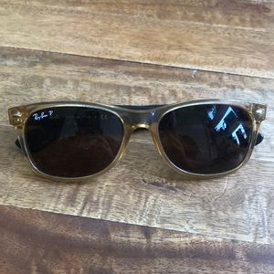 Ray-Ban New Wayfarer honey/black, polarized lens.